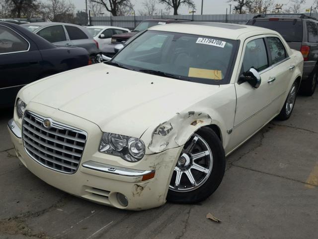 2C3AA63H65H630408 - 2005 CHRYSLER 300C WHITE photo 2