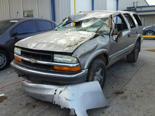 1GNDT13W51K240396 - 2001 CHEVROLET BLAZER SILVER photo 2