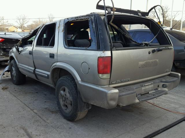 1GNDT13W51K240396 - 2001 CHEVROLET BLAZER SILVER photo 3