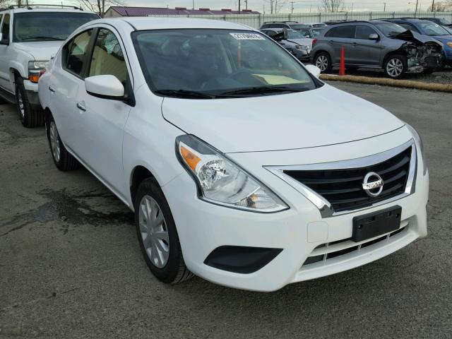 3N1CN7AP1GL905415 - 2016 NISSAN VERSA S WHITE photo 1