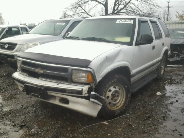 1GNDT13W8T2192430 - 1996 CHEVROLET BLAZER WHITE photo 2