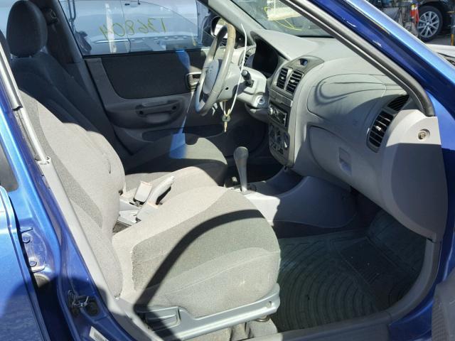 KMHCG45CX2U280049 - 2002 HYUNDAI ACCENT GL BLUE photo 5