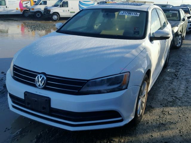 3VWD17AJ0FM332019 - 2015 VOLKSWAGEN JETTA SE WHITE photo 2