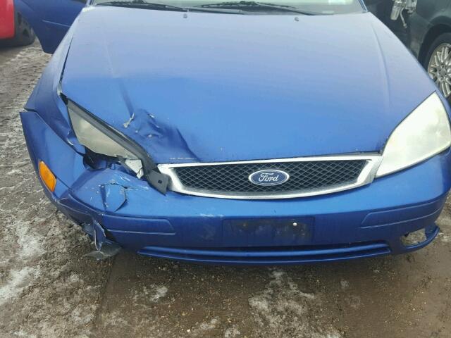 1FAFP34N85W266597 - 2005 FORD FOCUS ZX4 BLUE photo 7