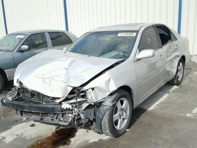 4T1BA32K14U502886 - 2004 TOYOTA CAMRY SE SILVER photo 2