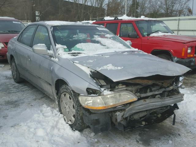 1HGCG5644YA075291 - 2000 HONDA ACCORD LX SILVER photo 1