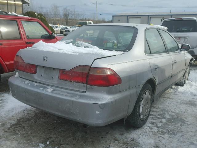 1HGCG5644YA075291 - 2000 HONDA ACCORD LX SILVER photo 4