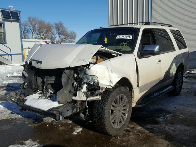 5LMFU28567LJ07534 - 2007 LINCOLN NAVIGATOR WHITE photo 2