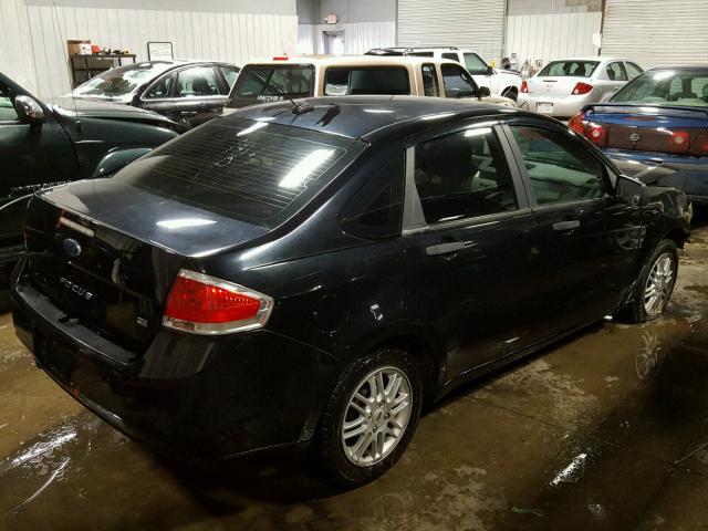 1FAHP35N49W118945 - 2009 FORD FOCUS SE BLACK photo 4