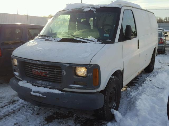 1GTHG35R0Y1234216 - 2000 GMC SAVANA G35 WHITE photo 2