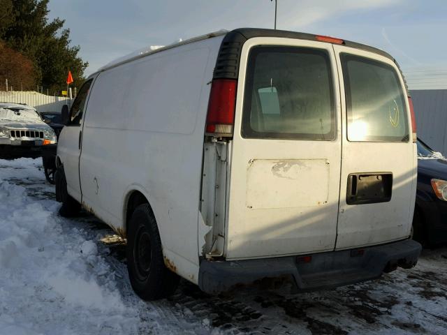 1GTHG35R0Y1234216 - 2000 GMC SAVANA G35 WHITE photo 3