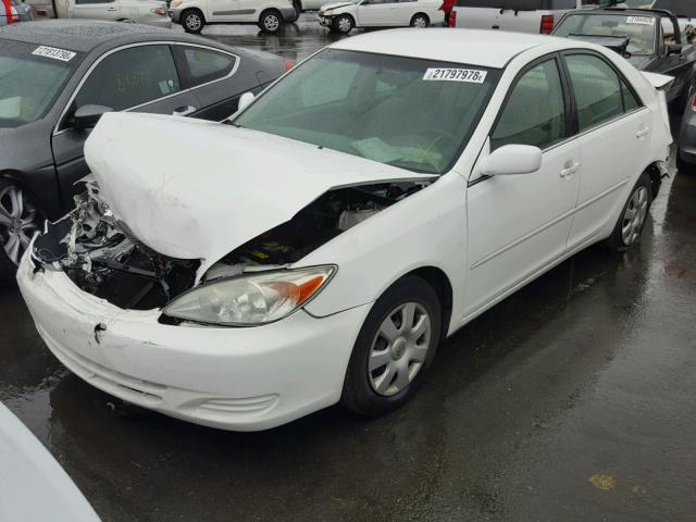 4T1BE32K13U227135 - 2003 TOYOTA CAMRY LE WHITE photo 2