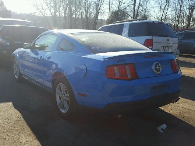 1ZVBP8AMXC5277036 - 2012 FORD MUSTANG BLUE photo 3