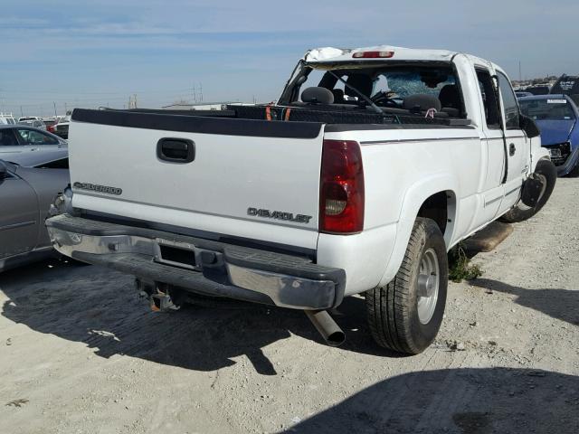 1GCHC29103E193971 - 2003 CHEVROLET SILVERADO WHITE photo 4