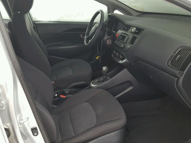 KNADM5A3XE6352404 - 2014 KIA RIO LX Արծաթագույն լուսանկար 5