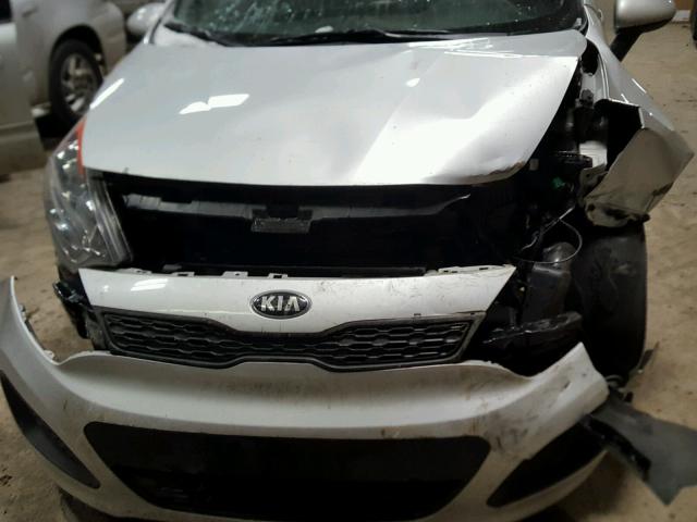 KNADM5A3XE6352404 - 2014 KIA RIO LX Արծաթագույն լուսանկար 9