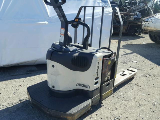 0000000006A216408 - 2004 CROW FORKLIFT WHITE photo 4