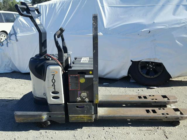 0000000006A216408 - 2004 CROW FORKLIFT WHITE photo 9