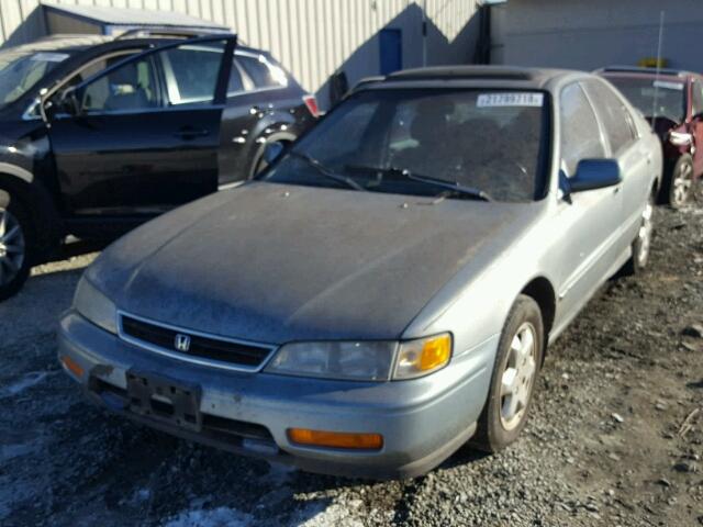 1HGCE6663SA002918 - 1995 HONDA ACCORD EX GREEN photo 2