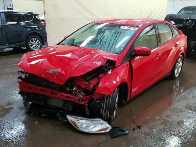 1FAHP3F20CL256205 - 2012 FORD FOCUS SE RED photo 2