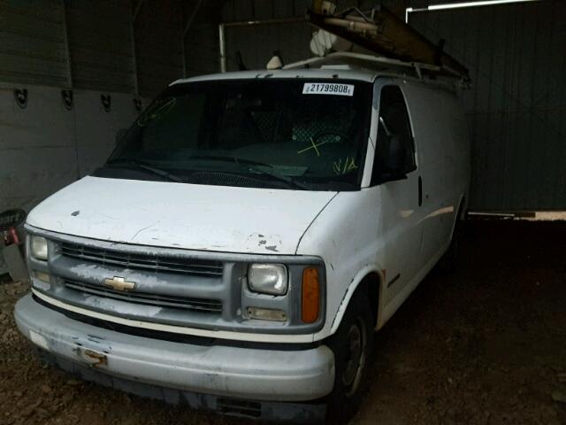 1GCFG25W1Y1207808 - 2000 CHEVROLET EXPRESS G2 WHITE photo 2