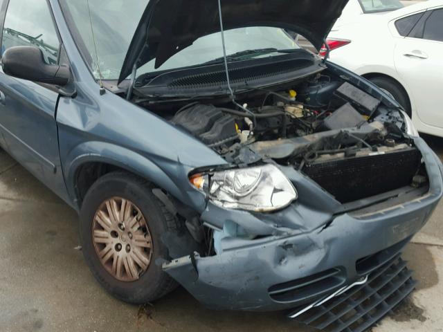 2C4GP44R95R306816 - 2005 CHRYSLER TOWN & COU BLUE photo 9