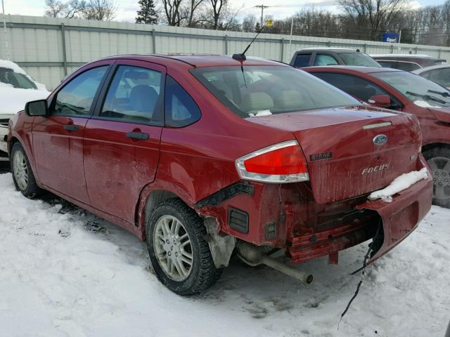 1FAHP35NX9W105617 - 2009 FORD FOCUS SE RED photo 3