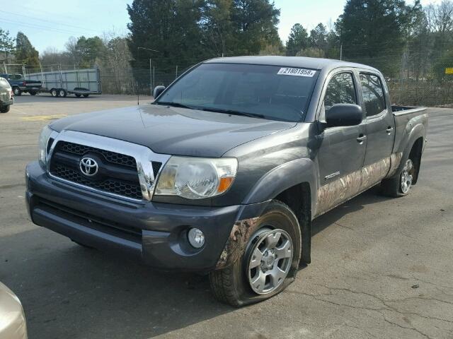 3TMMU4FN4BM032952 - 2011 TOYOTA TACOMA DOU GRAY photo 2