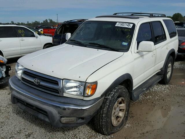 JT3GN86R3X0133855 - 1999 TOYOTA 4RUNNER SR WHITE photo 2