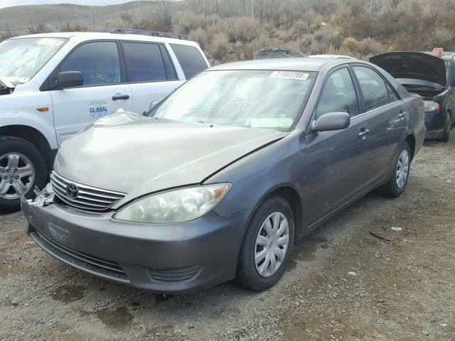 4T1BE32K46U693596 - 2006 TOYOTA CAMRY LE GRAY photo 2