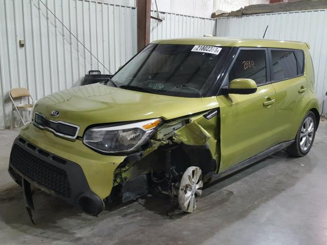 KNDJP3A59F7801344 - 2015 KIA SOUL + GREEN photo 2