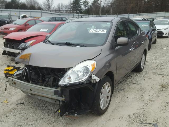 3N1CN7AP9DL853558 - 2013 NISSAN VERSA S BROWN photo 2