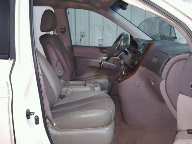 KNDMB233666100090 - 2006 KIA SEDONA EX WHITE photo 5