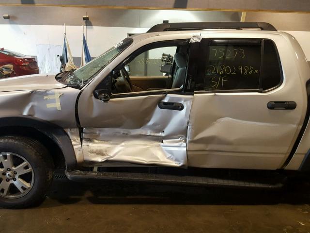 1FMEU51867UA13765 - 2007 FORD EXPLORER S SILVER photo 9