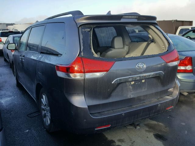 5TDYK3DC2BS037442 - 2011 TOYOTA SIENNA XLE GRAY photo 3