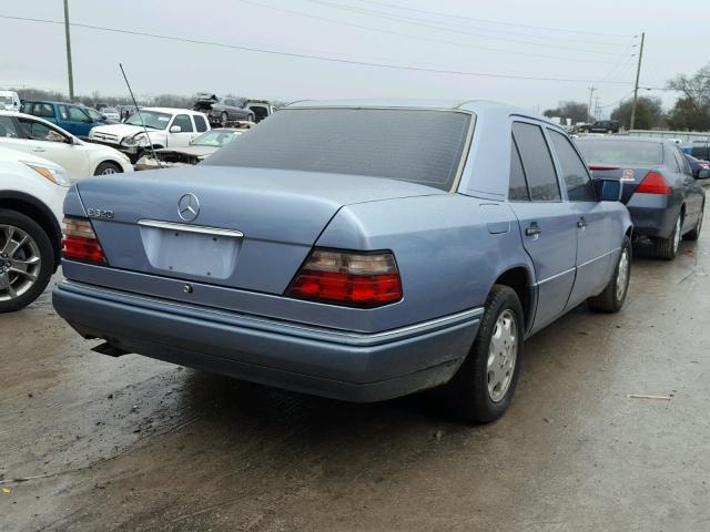 WDBEA32E1RC102494 - 1994 MERCEDES-BENZ E 320 BLUE photo 4