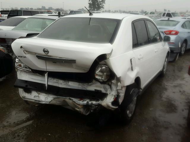 3N1BC11E18L413692 - 2008 NISSAN VERSA S WHITE photo 4