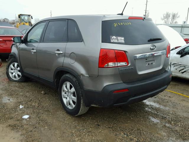 5XYKT3A17CG204785 - 2012 KIA SORENTO BA GRAY photo 3