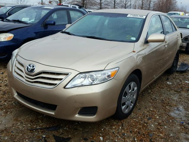 4T4BF3EKXAR018116 - 2010 TOYOTA CAMRY BASE GOLD photo 2