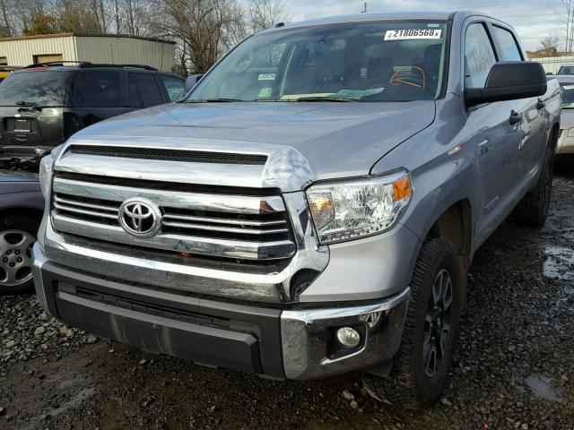 5TFDY5F14HX590794 - 2017 TOYOTA TUNDRA CRE SILVER photo 2