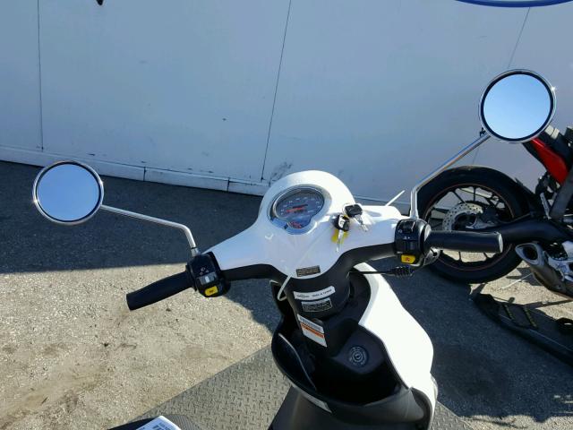 RFVPAC205E1016728 - 2014 GENUINE SCOOTER CO. BUDDY 125 WHITE photo 5