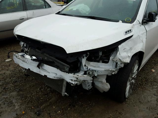 1G4GF5G39FF229885 - 2015 BUICK LACROSSE P WHITE photo 9