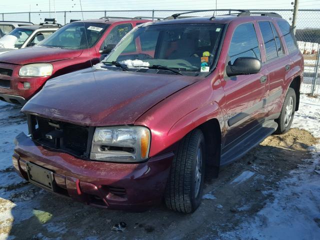 1GNDT13S552249800 - 2005 CHEVROLET TRAILBLAZE MAROON photo 2