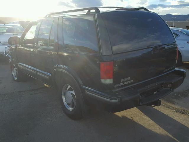 1GNDT13W5X2111759 - 1999 CHEVROLET BLAZER BLACK photo 3