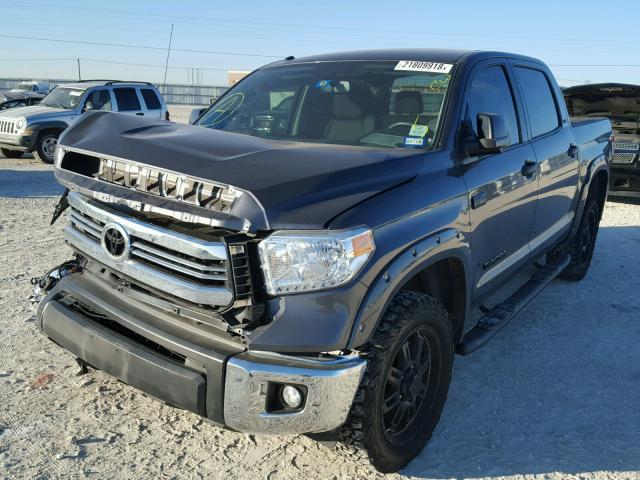 5TFEW5F14HX220603 - 2017 TOYOTA TUNDRA CRE GRAY photo 2