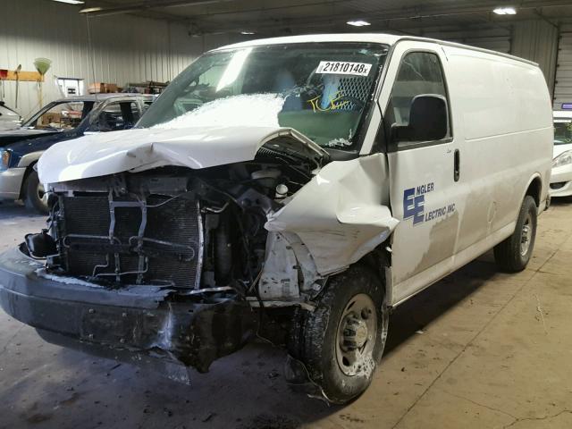 1GCWGFCA6D1103887 - 2013 CHEVROLET EXPRESS G2 WHITE photo 2