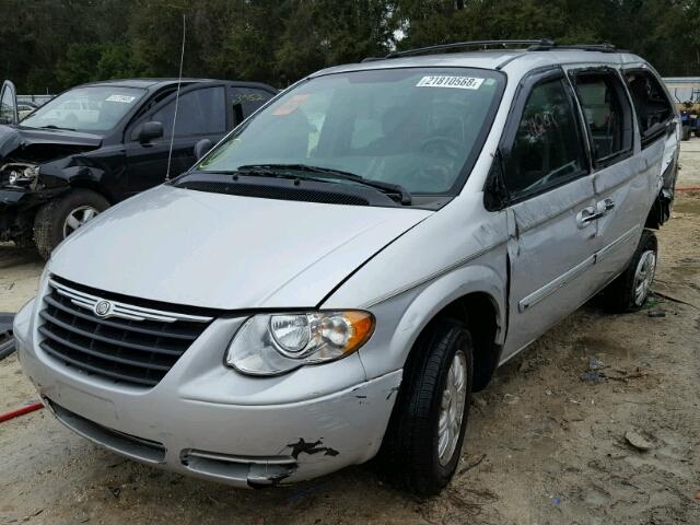 2C4GP54L55R144006 - 2005 CHRYSLER TOWN & COU SILVER photo 2