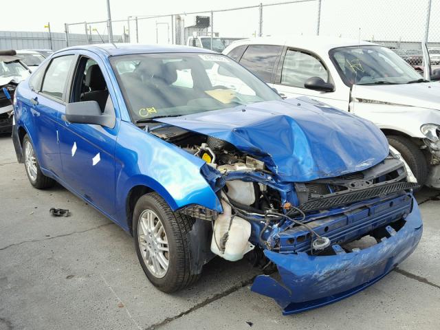 1FAHP3FN8AW111192 - 2010 FORD FOCUS SE BLUE photo 1