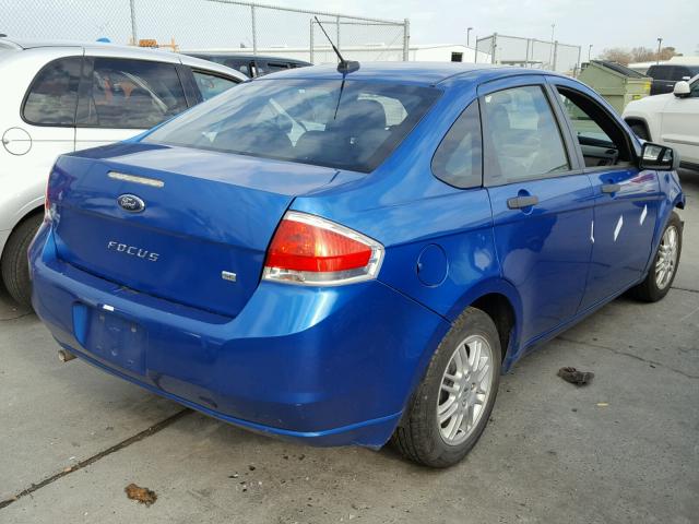 1FAHP3FN8AW111192 - 2010 FORD FOCUS SE BLUE photo 4