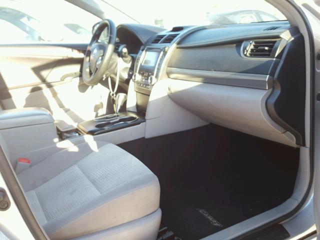 4T4BF1FK8CR205733 - 2012 TOYOTA CAMRY BASE SILVER photo 5